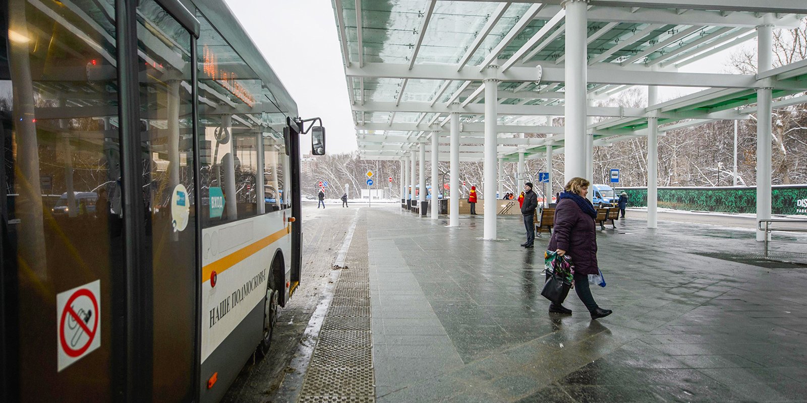 Международный автовокзал автобус. Станция метро Ховрино и автовокзал Северные ворота. Метро Ховрино автовокзал Северные ворота. Ховрино вокзал Северные ворота. Международный автовокзал Северные ворота.