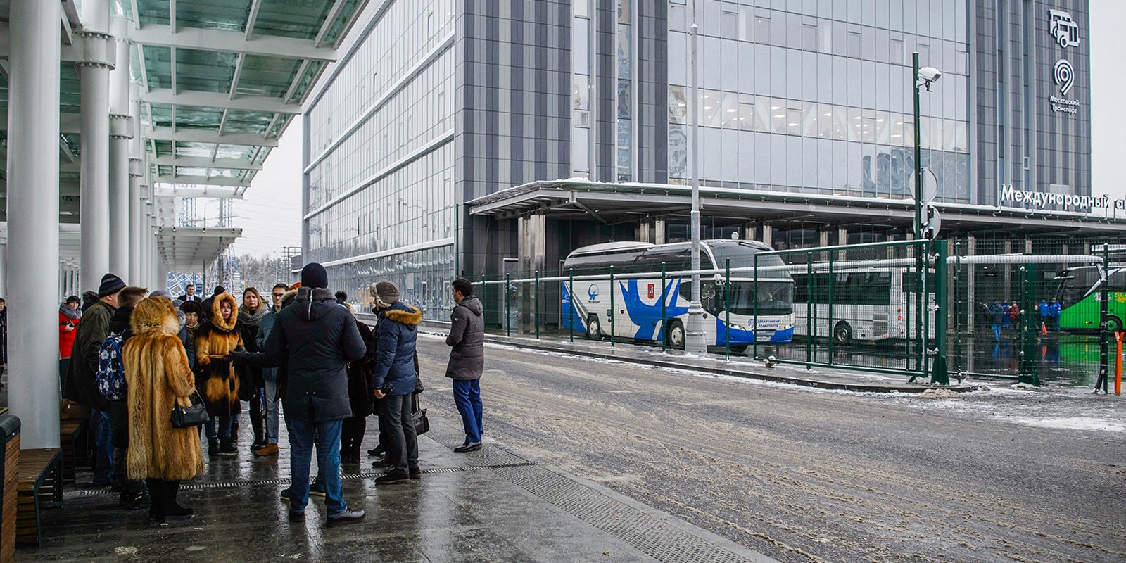 Международный автовокзал автобус. Станция метро Ховрино и автовокзал Северные ворота. Ховрино вокзал Северные ворота. Метро Ховрино автовокзал Северные ворота. Автовокзал Северные ворота Москва Ховрино.